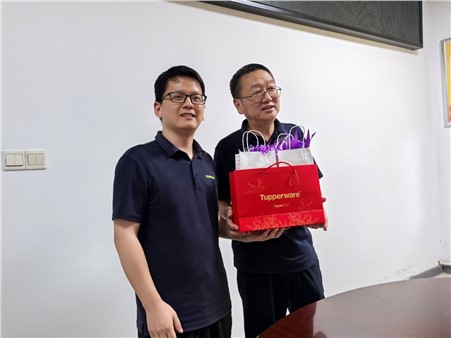 致敬韶華，感恩同行 